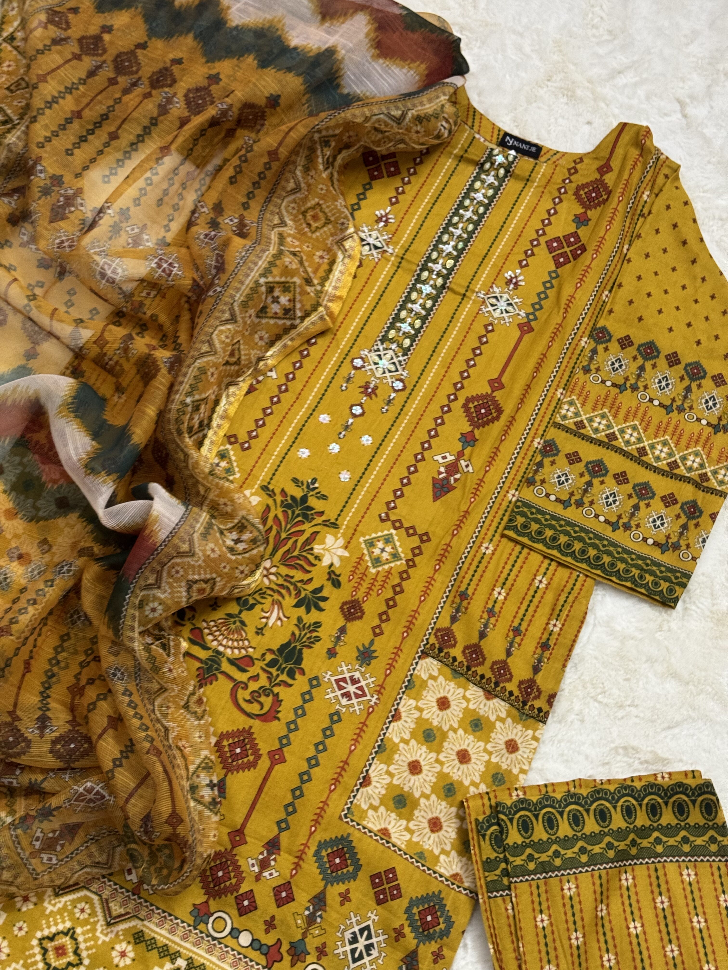 Sahar Tropical Elegance Lawn 3 Piece Suit - Image 2